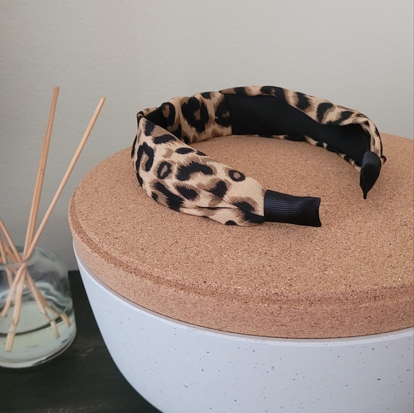 Satin wrapped knotted headband, leopard print - Picture 2 of 2